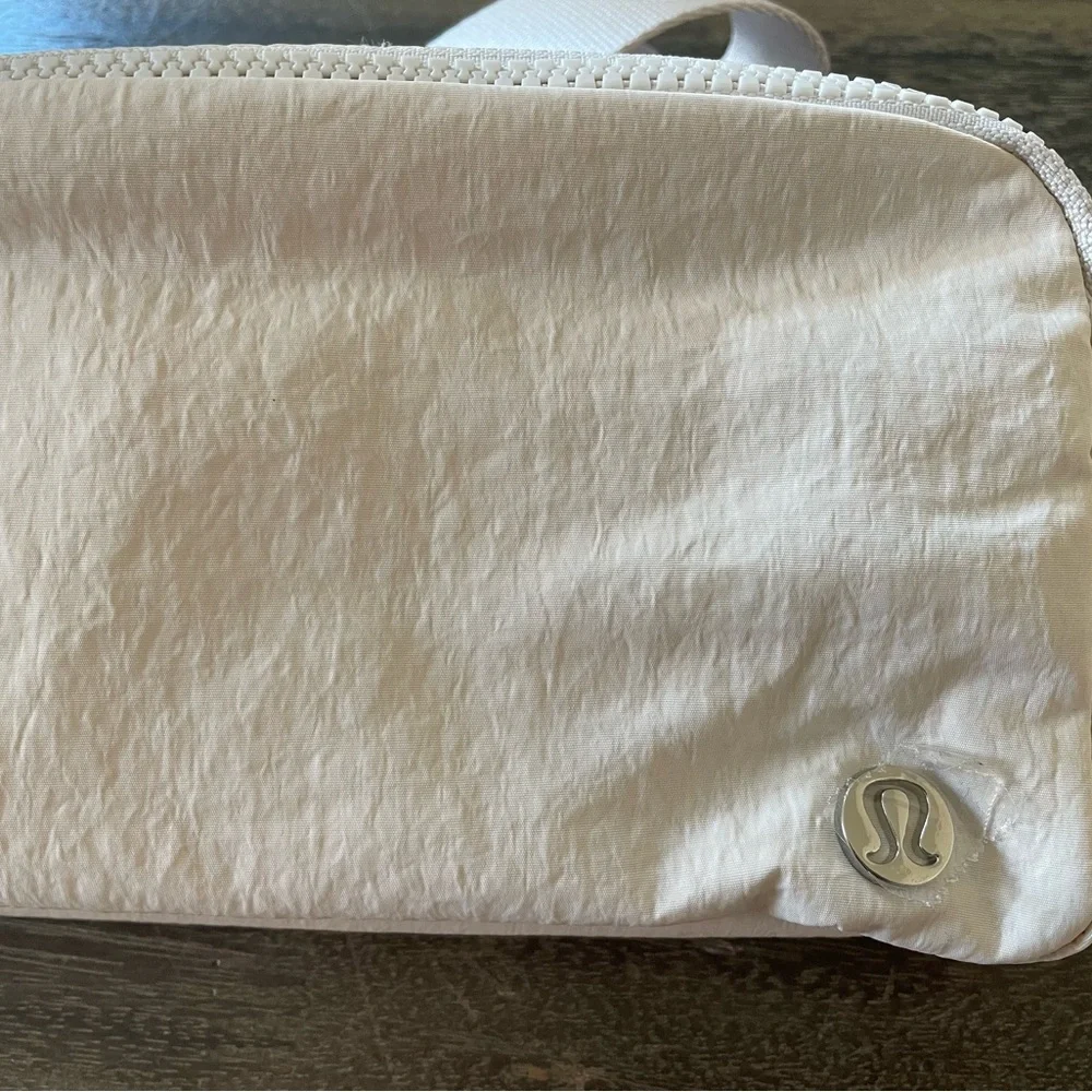 SOLD NWT White Opal Lululemon Everywhere Belt Bag - Picture 4 of 11